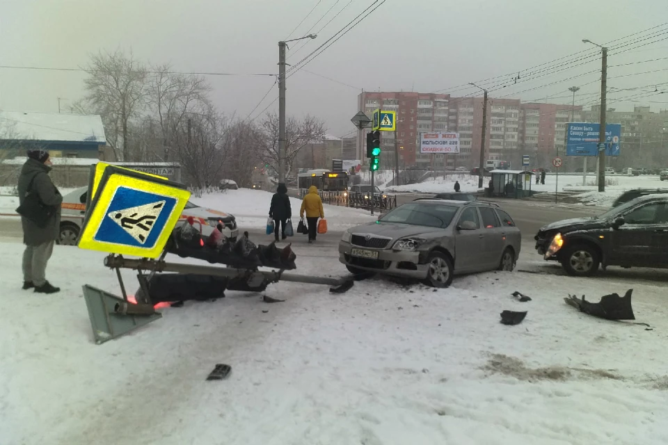 Что стало причиной аварии - не известно. Фото: vk.com/murmansk_dtp51