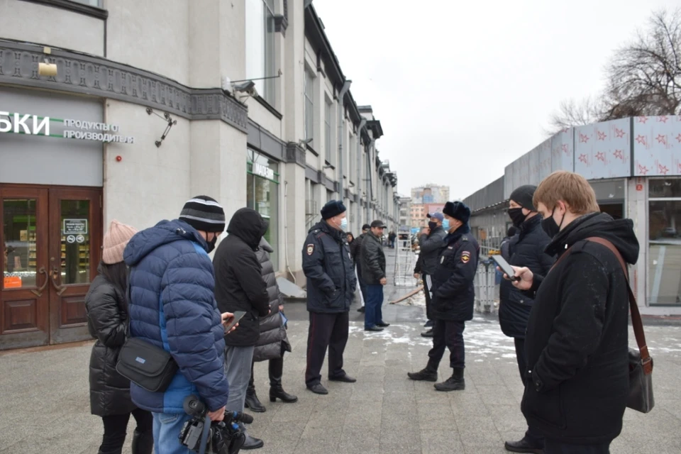 В ларьки около Крытого рынка наведалась проверка