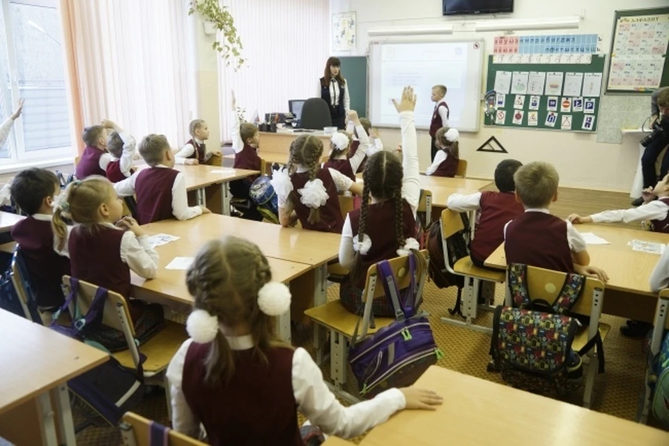 Рассказываем, ожидает ли сибиряков продление учебного года в новосибирских школах в июне 2021.