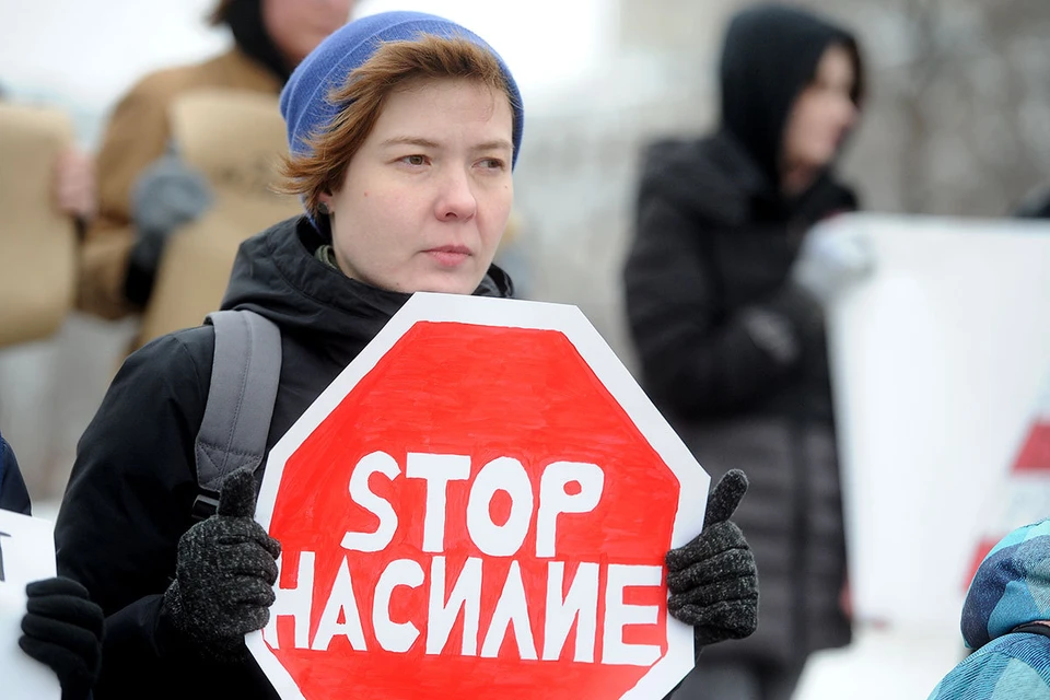 Омбудсмен Москвы Татьяна Потяева предложила создать приложение, в котором женщины смогут рассказать о насилии в отношении них или их детей.