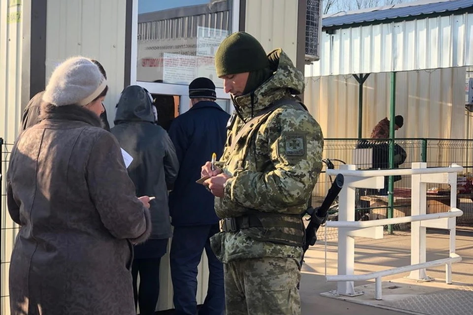 Жителей республик Донбасса после прохождения украинских КПВВ могут отправить в «гуманитарные лагеря». Фото: ГПСУ