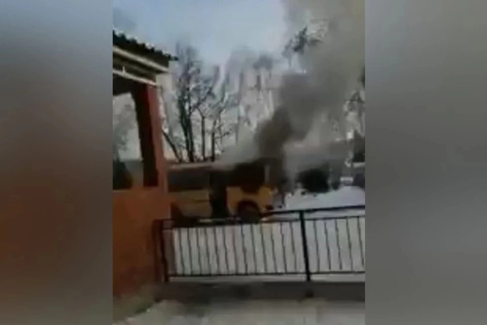 В региональном министерстве образования прокомментировали загоревшийся школьный автобус. Фото: Кадр из видео