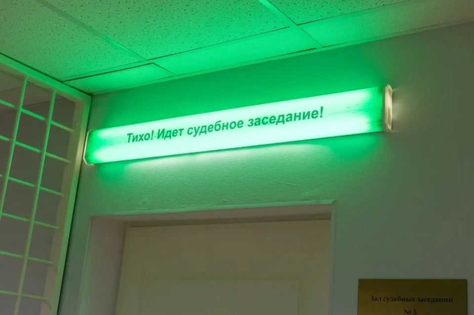 Дорогую иномарку отобрали через суд у бывшего сотрудника ГИБДД в Ленобласти.