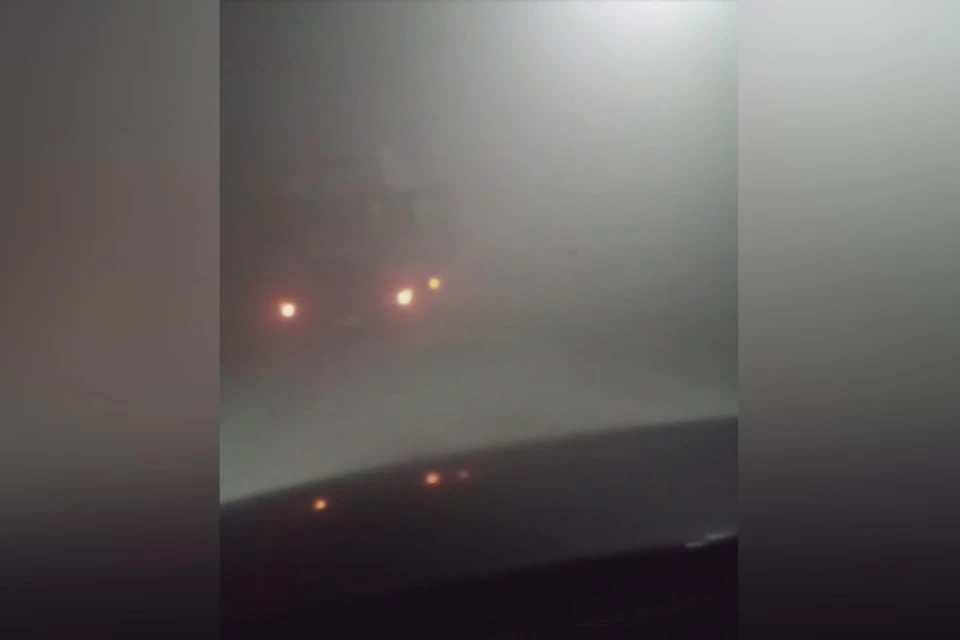 Из-за густого тумана в Кемерове столкнулись две фуры. ФОТО: кадр видео vk.com, "Регион 42", Наталия Иванова.
