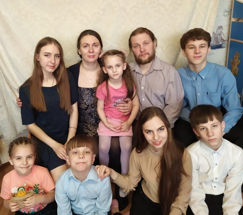 В большой и дружной семье Худяшовых растут четыре дочери и три сына