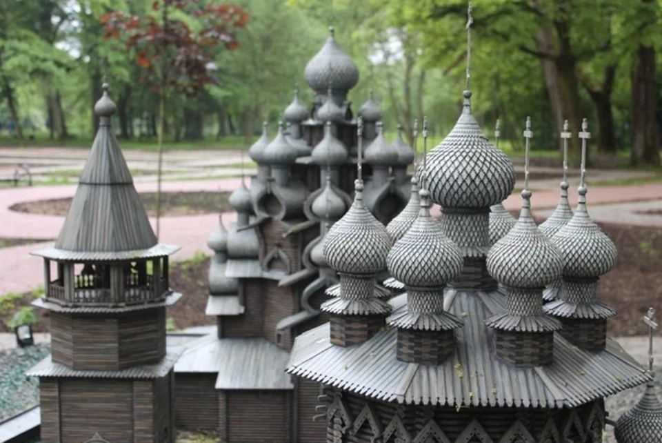 Сад миниатюр в Калининграде. Макет - карельские Кижи