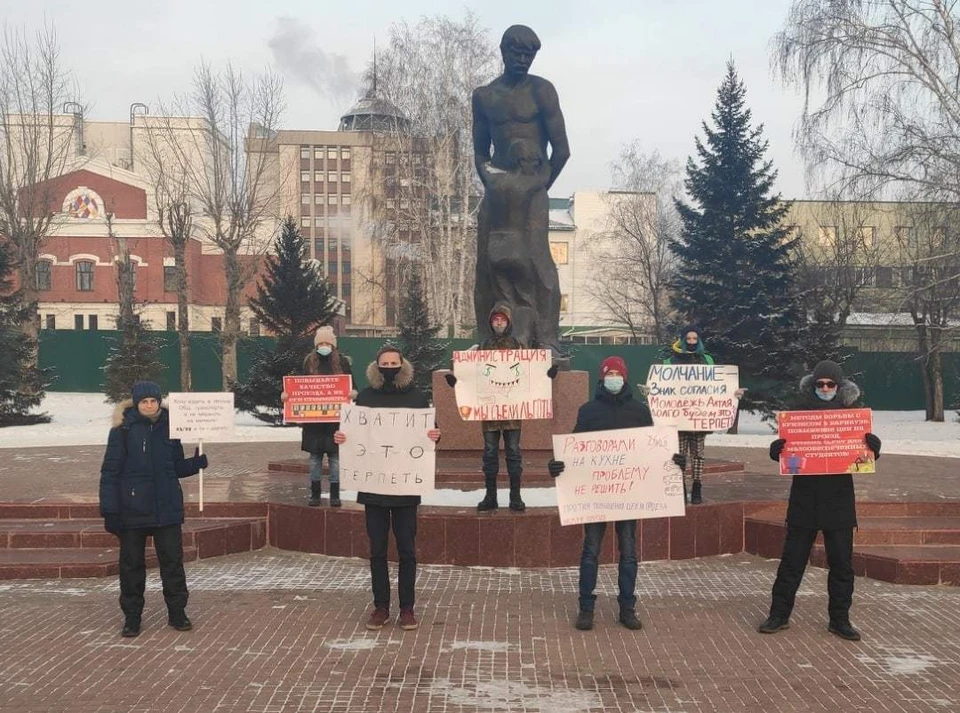 Фото из официальной группы Ленинского комсомола Алтайского края "В Контакте".