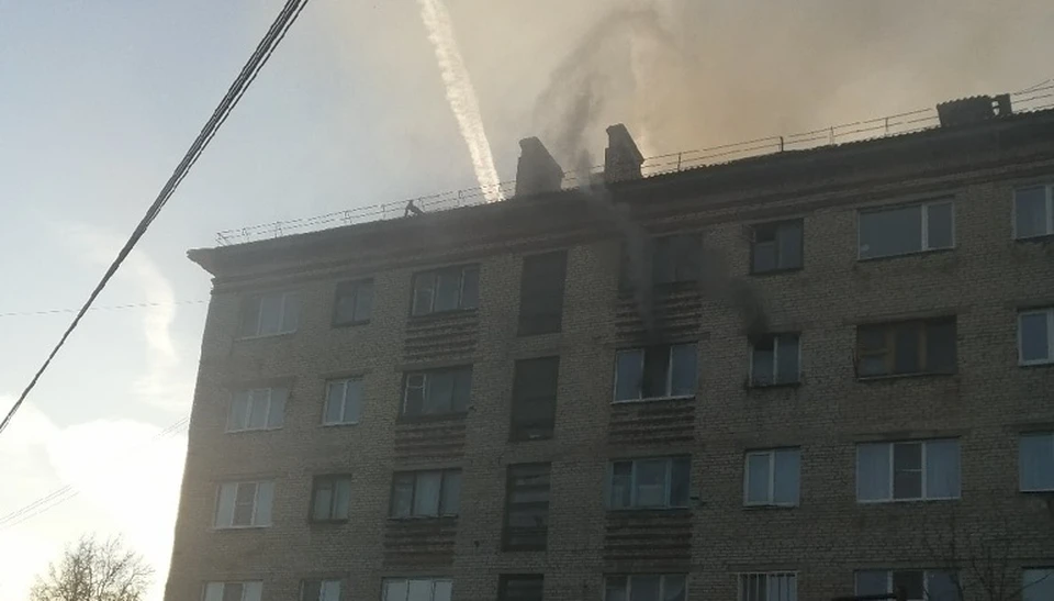 В Тульской области в Новомосковске горит квартира ФОТО: "ЧП Новомосковск"