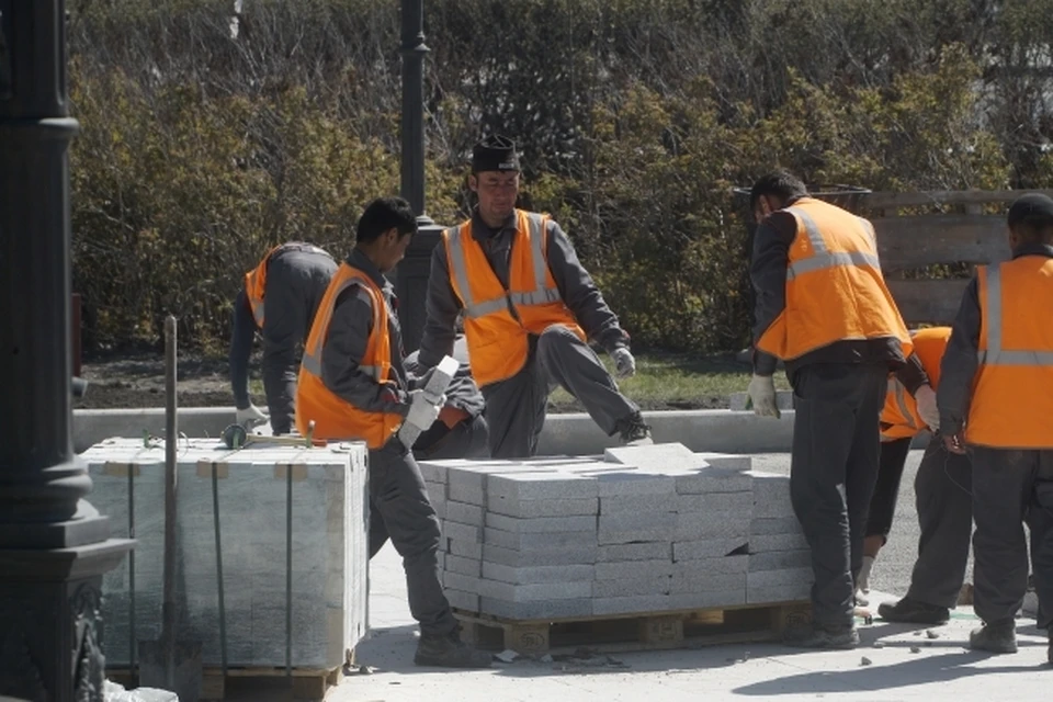 Условия въезда в РФ мигрантов-строителей предложили упростить