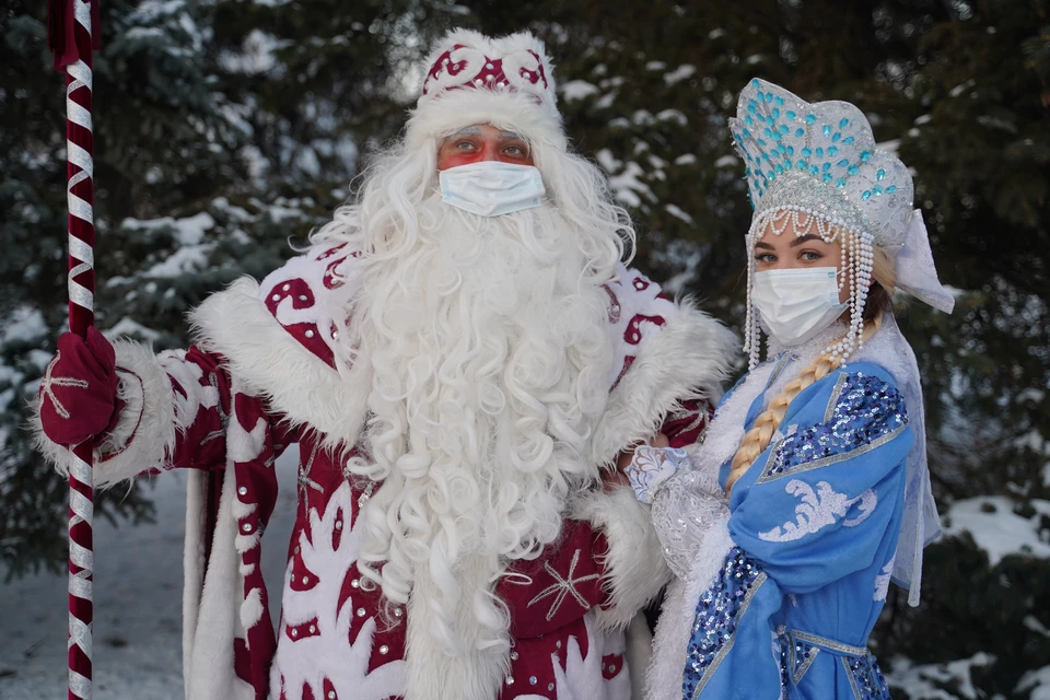 Дед Мороз и Снегурочка рискуют остаться в новогоднюю ночь без работы из-за ограничений.