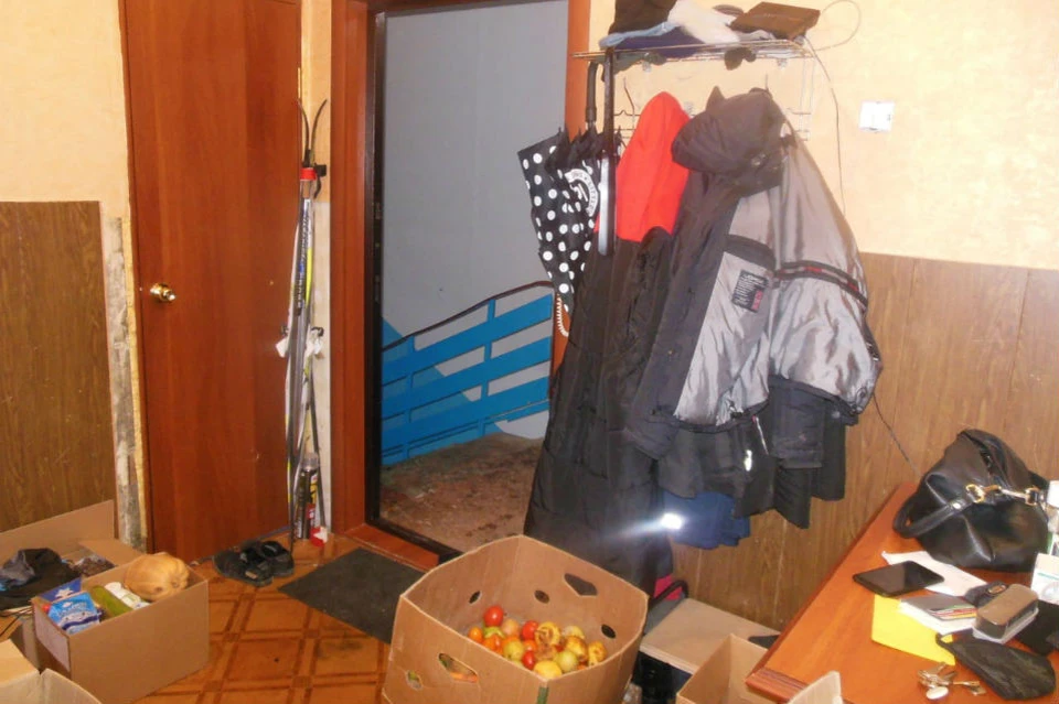 Мужчины ворвались в квартиру и стали избивать ее хозяина. Фото: СКР по Мурманской области