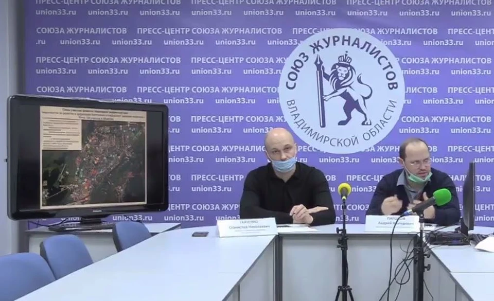 Авторы проекта во время презентации.