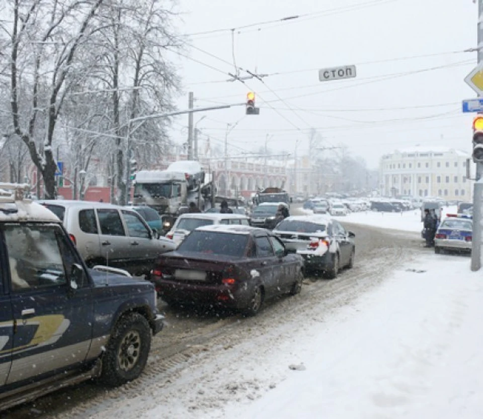 На дорогах лучше снизить скорость.