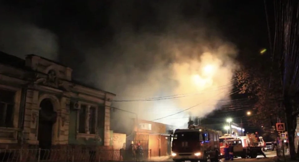 В Симферопольском магазине ночью случился пожар. Фото: Главное управление МЧС по РК