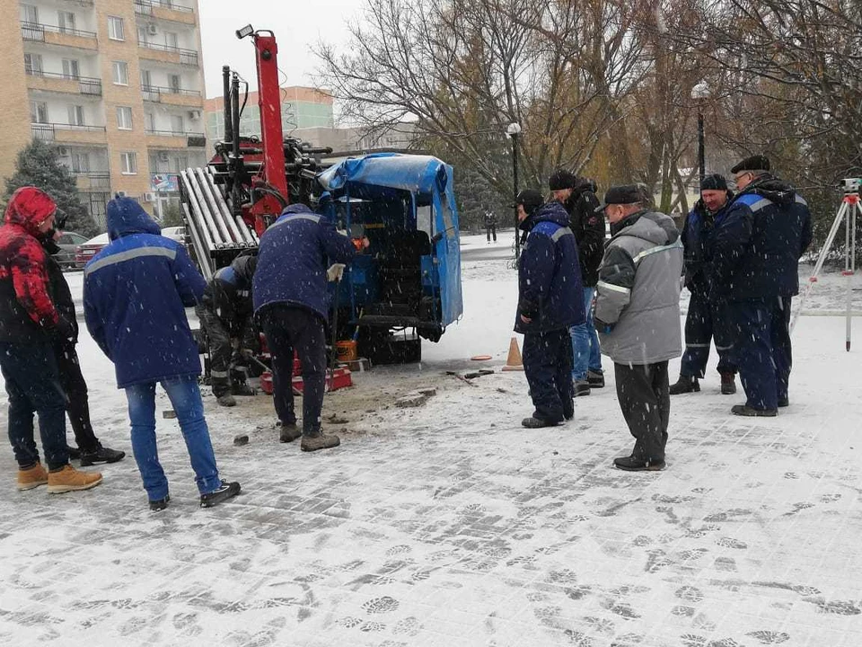 С аварией пытаются бороться с помощью временной насосной станции. ФОТО: пресс-служба мэрии Волгодонска.