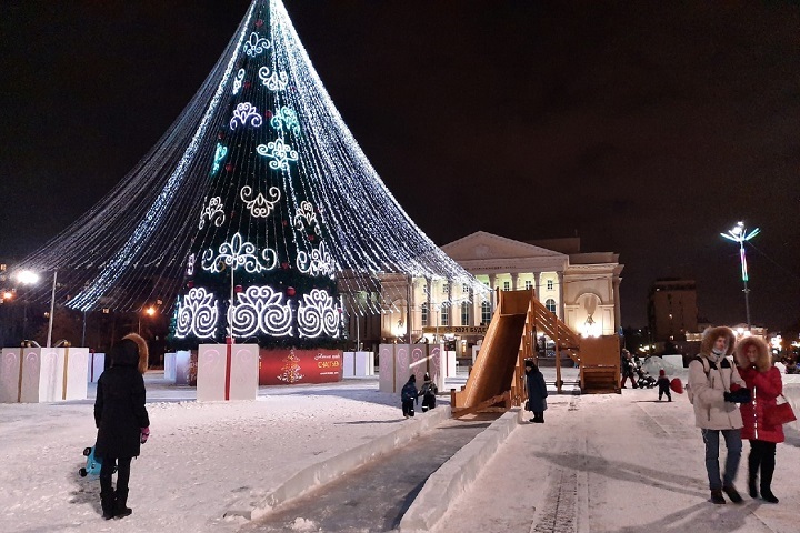 Новогодняя площадь в Тюмени