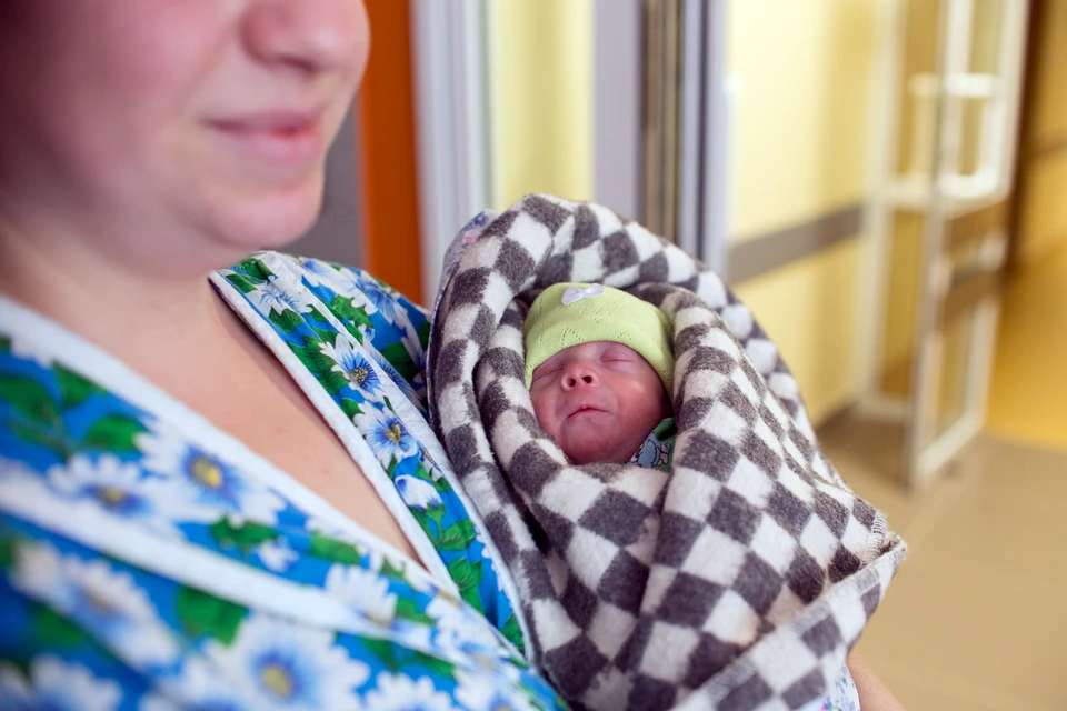 В России "застряли" от полутора до двух тысяч младенцев иностранных граждан, которые были рождены по программе суррогатного материнства