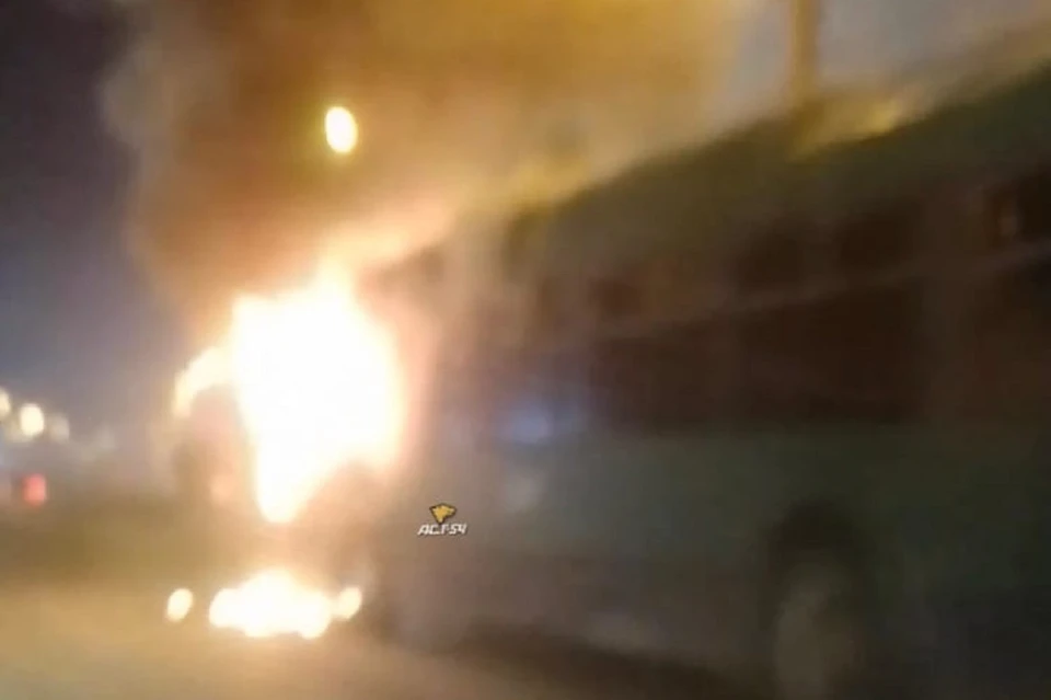 Троллейбус загорелся на улице Ватутина.