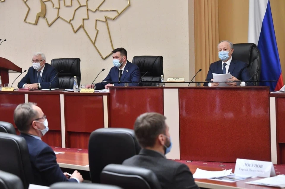Валерий Радаев провел совещание по развитию дорожного хозяйства и транспорта