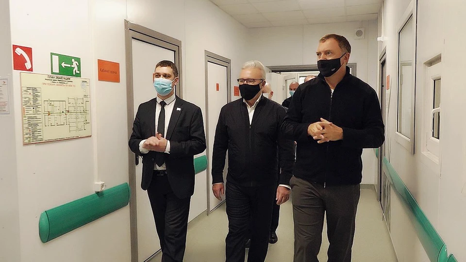 Олег Дерипаска и Александр Усс на открытии медцентра. Фото: Владимир Коновалов