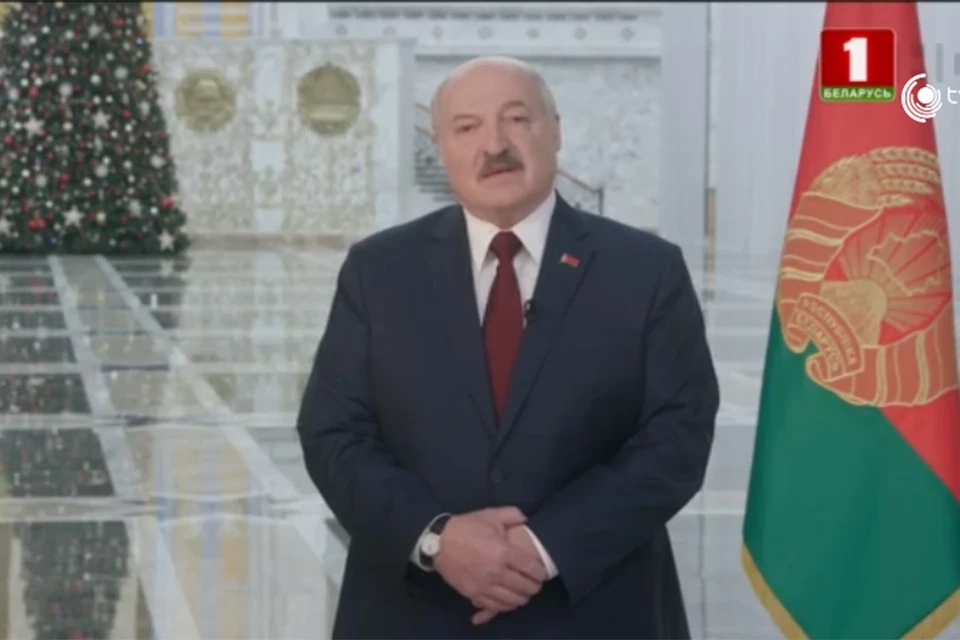Александр Лукашенко поздравил белорусов с Новым годом и предложил "перевернуть страницу". Фото: кадр из видео БТ-1.