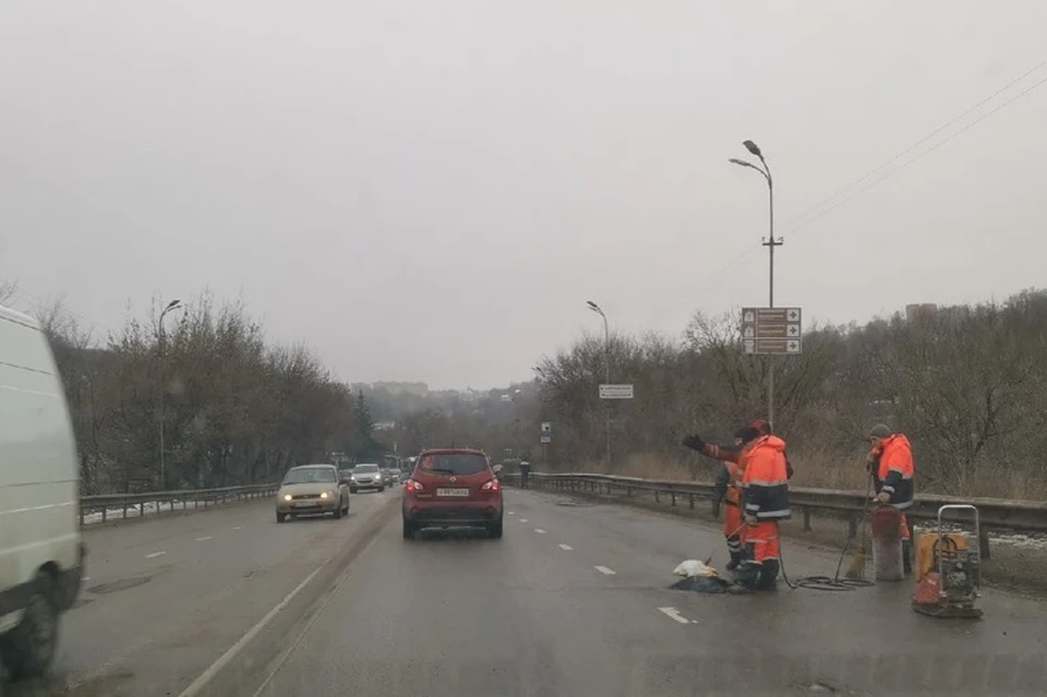 В Смоленске начали ремонтировать Крестовоздвиженский мост. Фото: Кира Ильина.