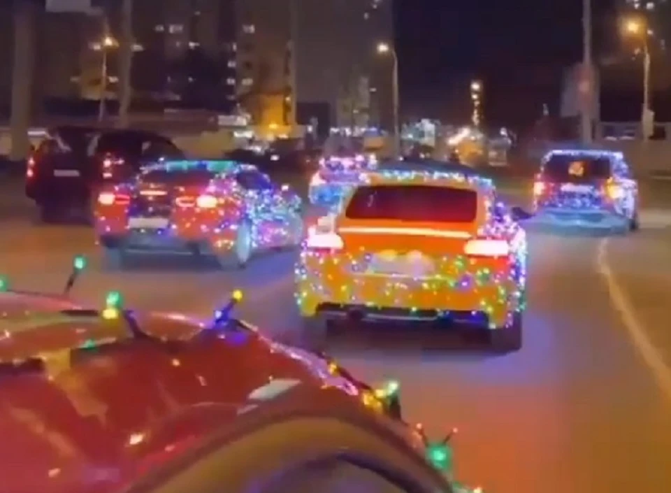 Сияющие авто проехали по городу