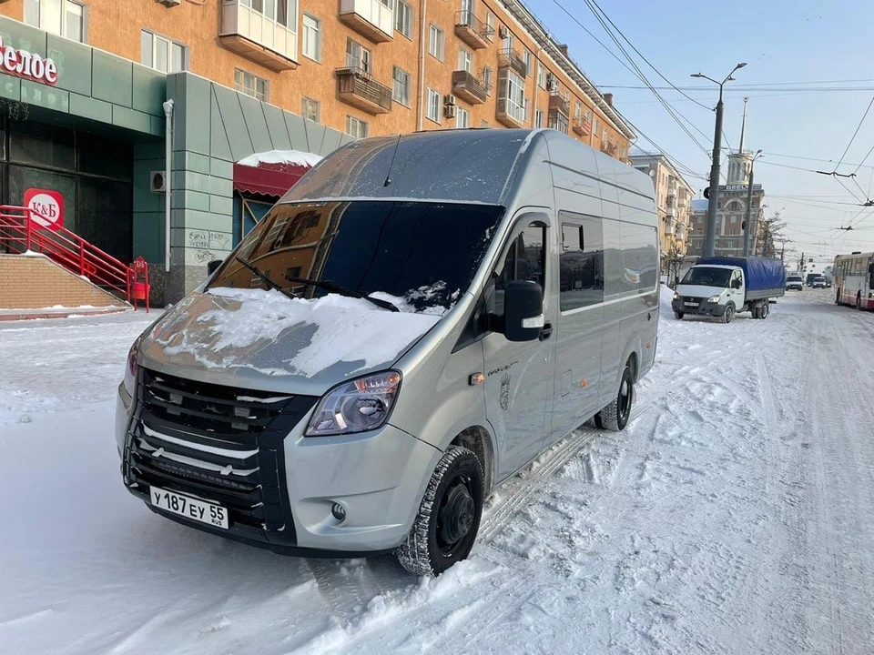 Тонированную ГАЗель остановили в самом центре города. Фото: пресс-служба Госавтоинспекции Омской области.