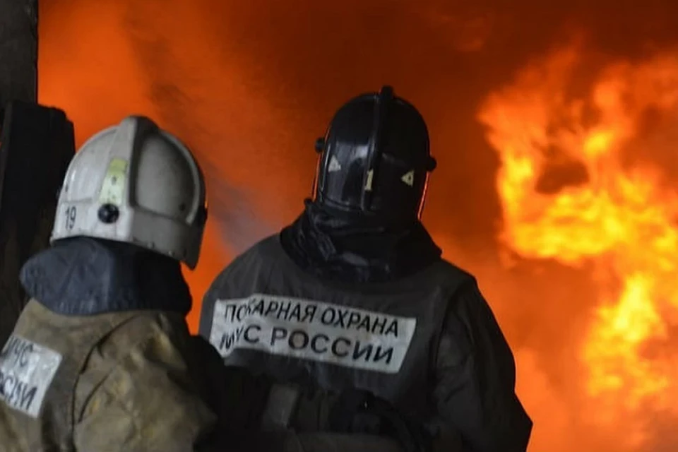 Огонь распространился на площадь 300 квадратных метров. Фото: Архив КП