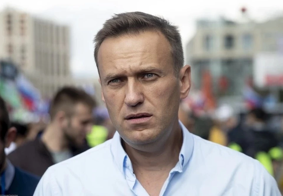 Навальный утверждает, что уже купил билеты на самолет в Россию