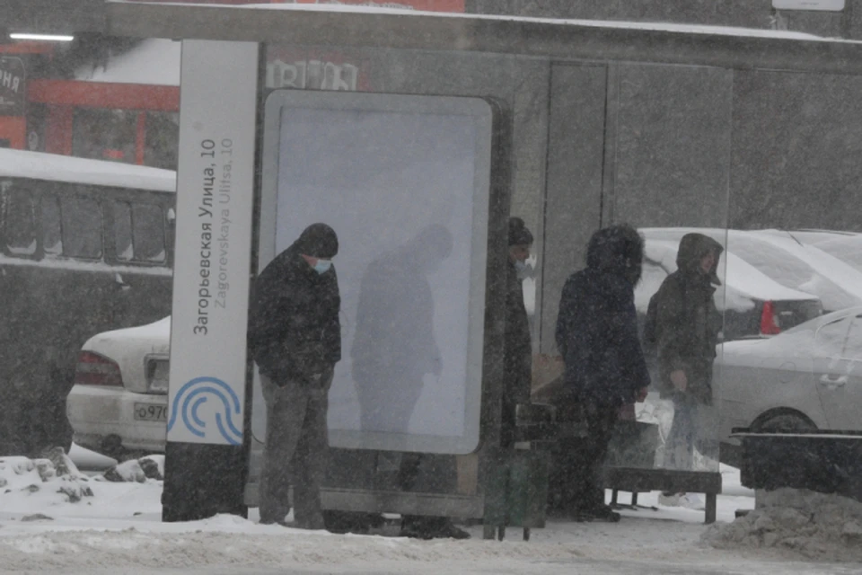 И так сойдет: новую остановку установили стеной к дороге в центре Читы