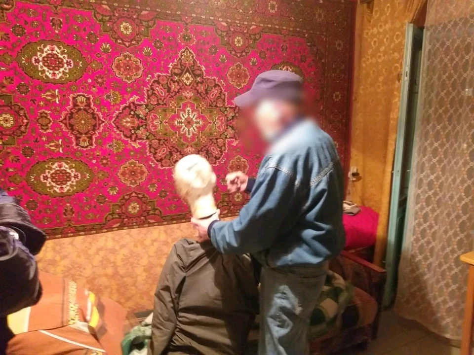 Мужчина несколько раз ударил отца кулаками по голову и телу