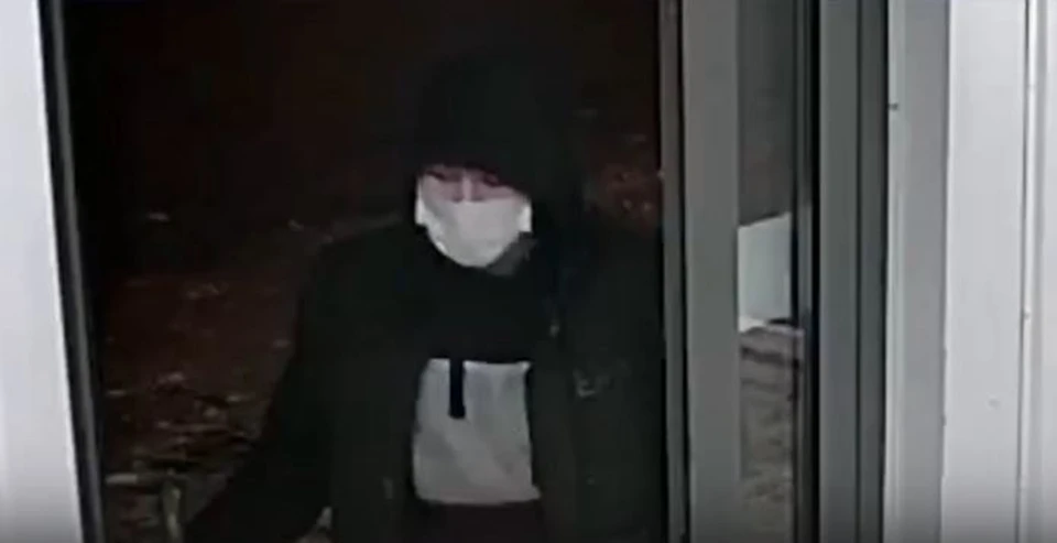 Предполагаемый грабитель попал на камеры видеонаблюдения ТОКа.
