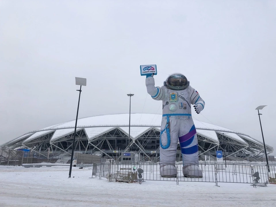 Огромный космонавт простоит до 17 января