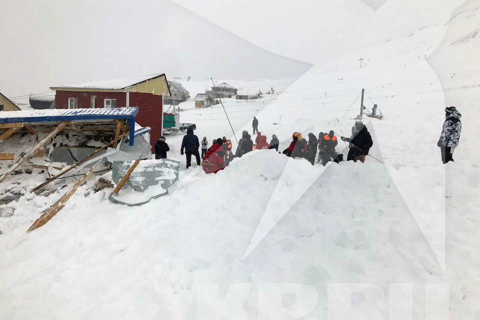 Попали под лавину. Лавина в Домбае самые страшные.