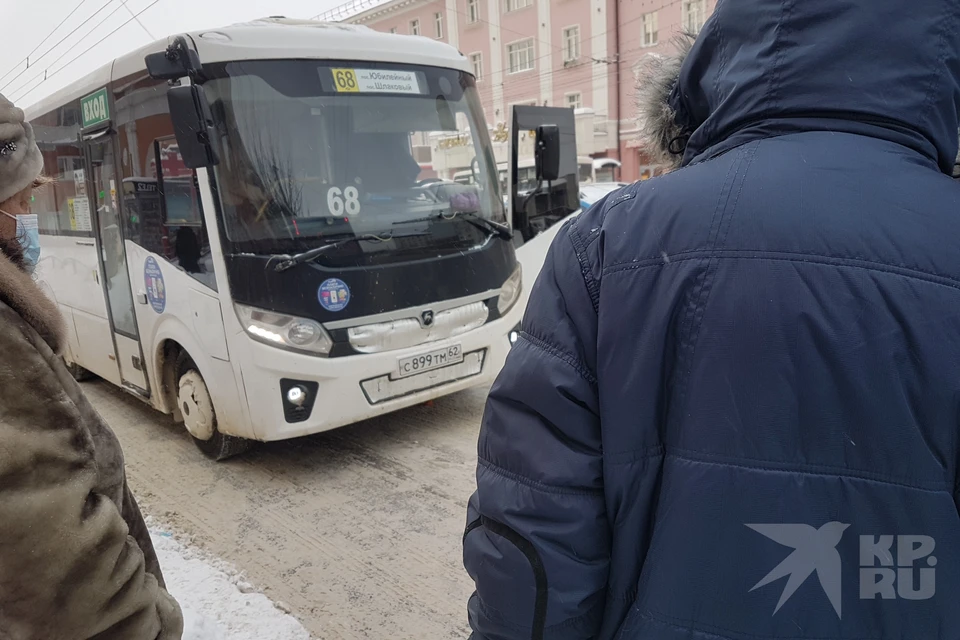 В центре Рязани два маршрутчика учинили жесткую разборку.
