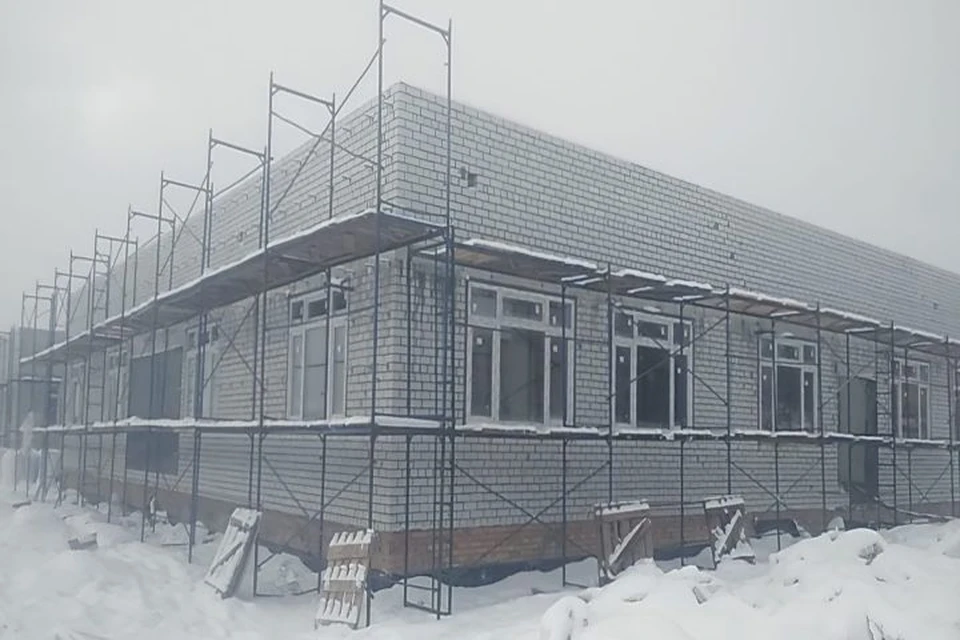 Сейчас практически готова коробка здания