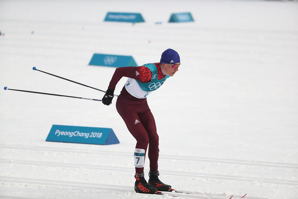 Лыжник Большунов потерял лидерство из-за падения на этапе Кубка мира