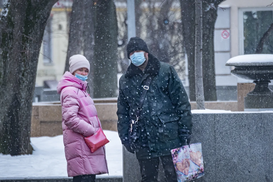 Названы отличия антител после перенесенного COVID-19 и прививок