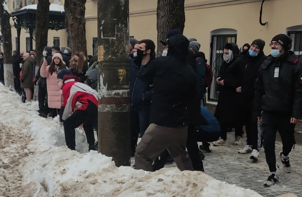 Избившему стража порядка мужчине грозит до пяти лет тюрьмы.