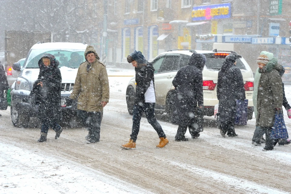 Мэрия Владивостока просит горожан не создавать помех работе снегоуборочной техники