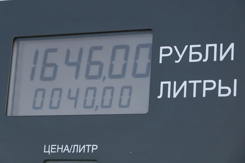 Мужчина обналичивал деньги за бензин с топливной карты и присваивал их
