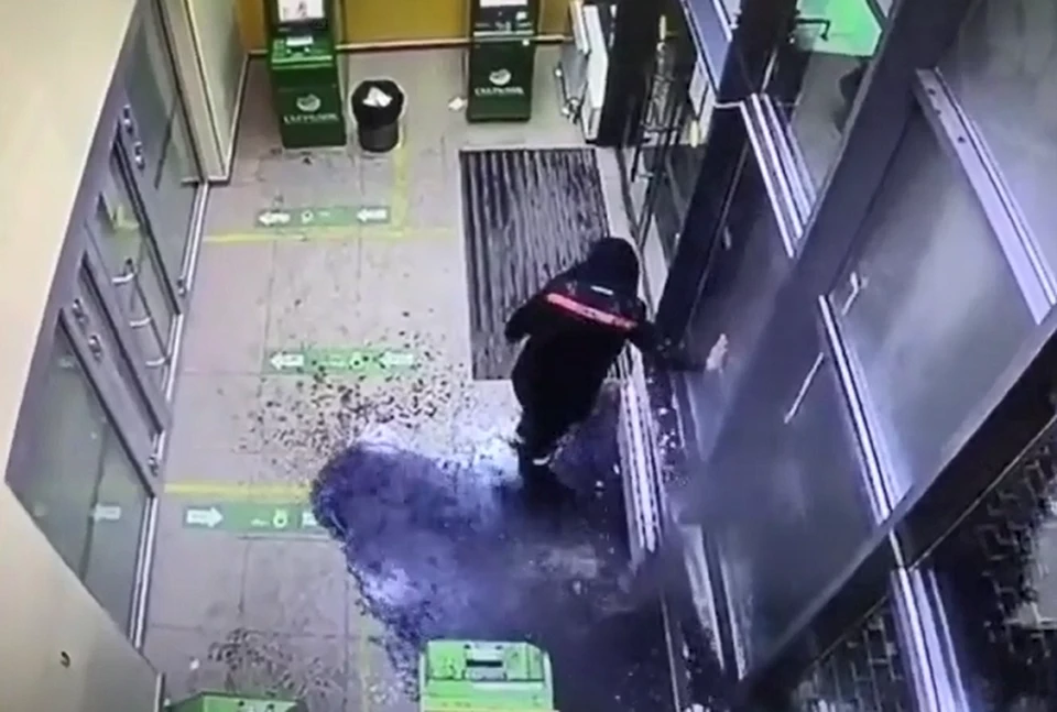 Все произошло в «Радуга-Парке». Фото: скриншот видео "ЧП-Новосибирск" во "Вконтакте"