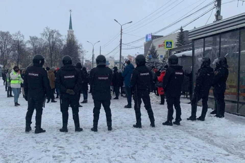 Несанкционированный митинг проходил 31 января 2021 года, в Ярославле на площади Юности.