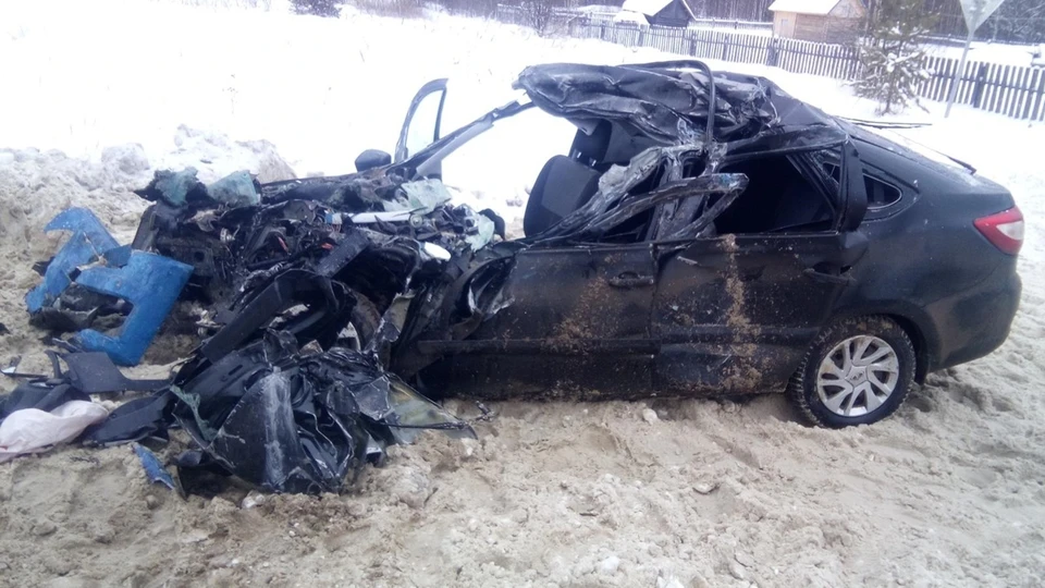 Выжить малышу в столкновении с лесовозом помогло чудо.