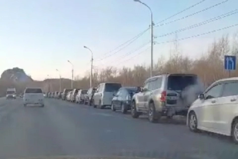 Очередь на заправку в Хабаровске