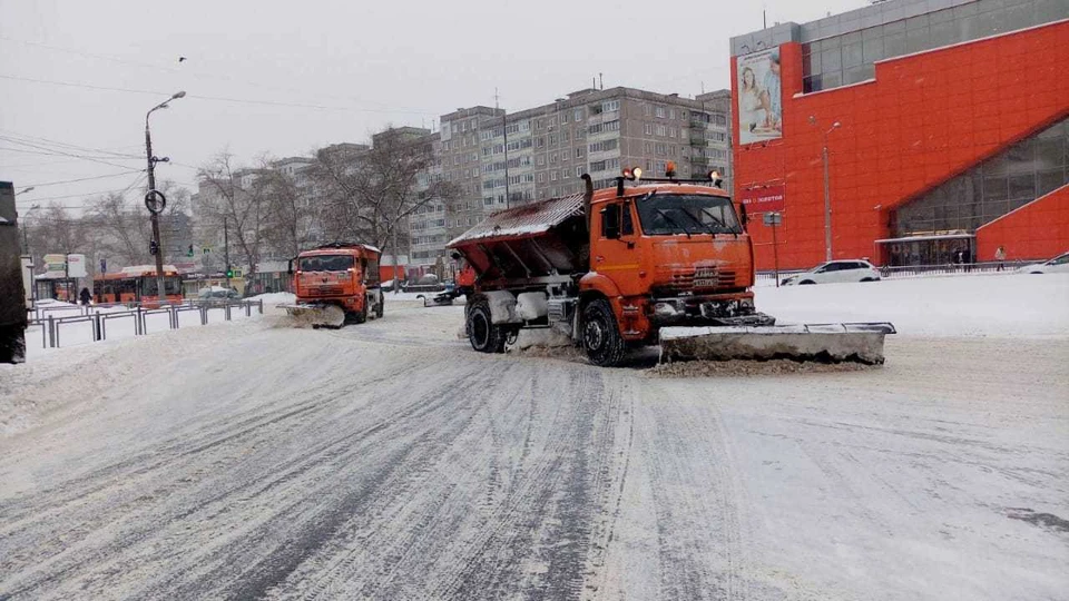 Ночью в городе прошёл снегопад, наблюдалась метель, которая продолжается днем 5 февраля. Фото: Городской департамент транспорта и дорожного хозяйства.