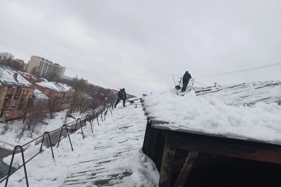 После инцидента крышу почистили.