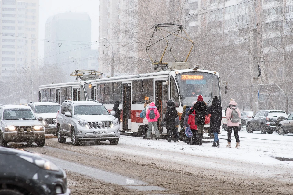 Пока ехать по ул.Ново-Садовой без пробок можно только на трамвае