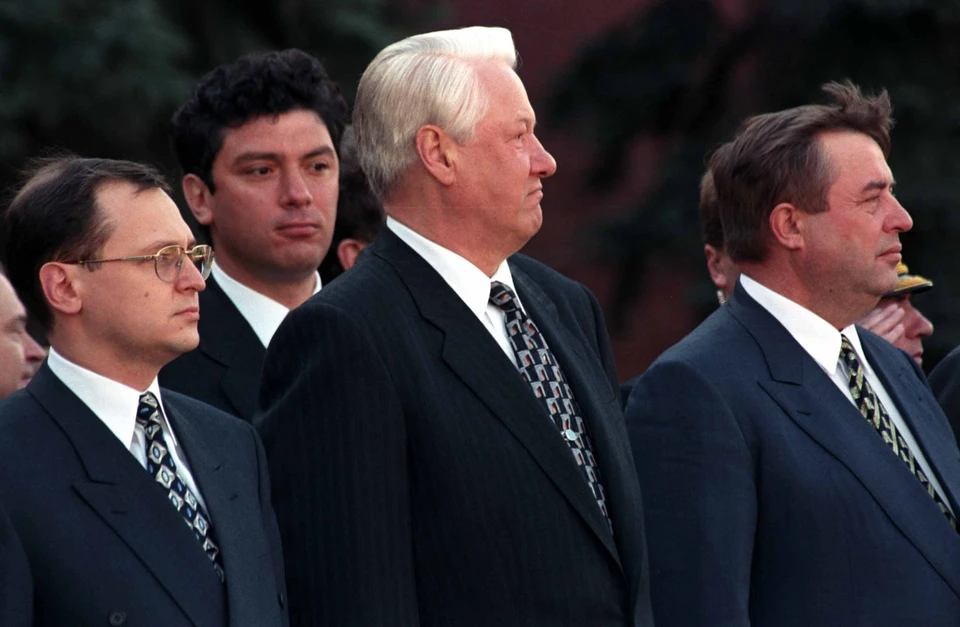 Борис Ельцин и его окружение в 1999 году.